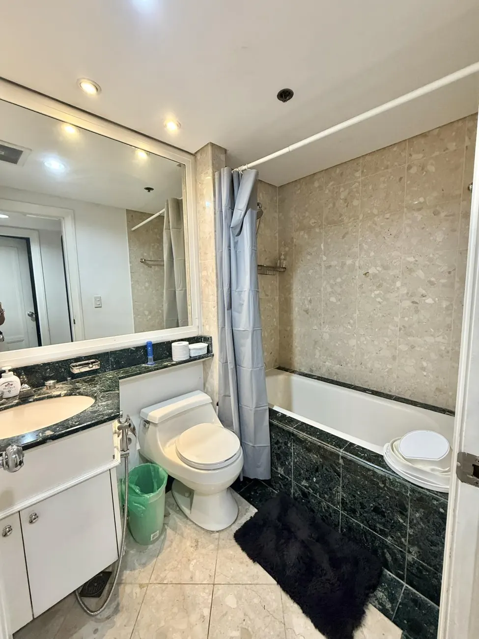 Amorsolo Square · East Tower – 4